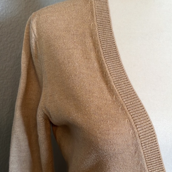 Gap - Size M - tan/beige button down cardigan with pockets - Picture 3 of 6
